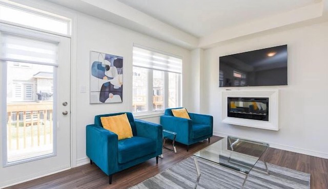 Stylish 4BR BRAND NEW Home in Waterdown, Hamilton!