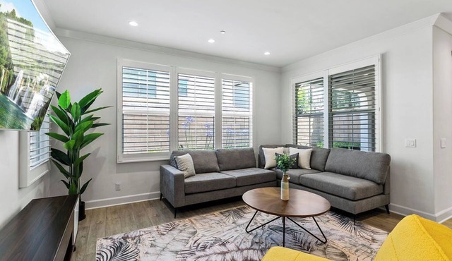 Stylish 4BR - Family Friendly｜Relaxing Patio Office & Study｜Pet-Friendly #41772