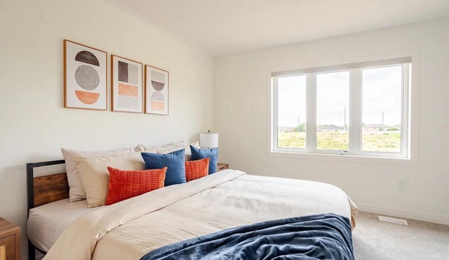 Stylish 4BR Getaway. Family Friendly. Mins to Hwy