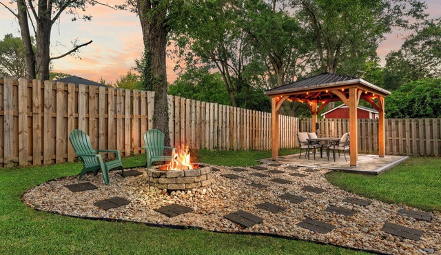 Stylish 4BR Haven Backyard and Fire Pit