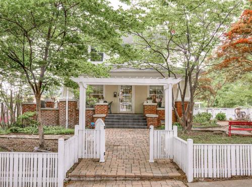 Stylish 4BR Home in Tulsa
