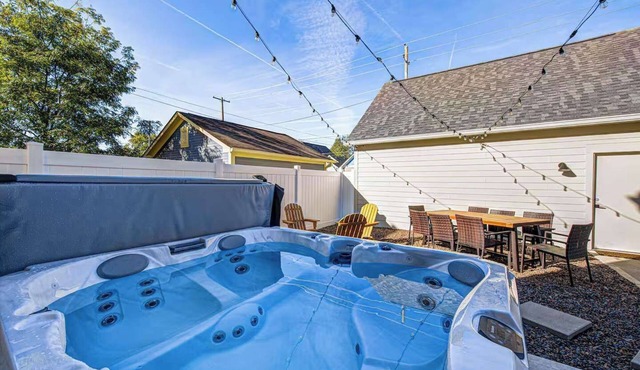 Stylish 4BR | Hot Tub | Patio | Firepit | Near DT