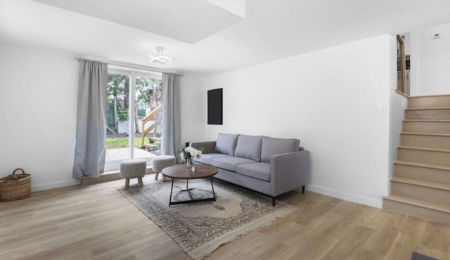Stylish 4BR House close to DT
