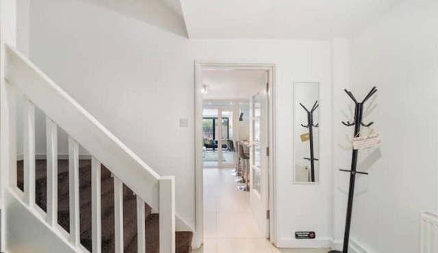 Stylish 4BR House w/Garden & Free Parking – Ealing