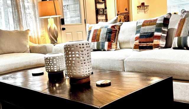 Stylish 4BR Retreat in Cypress - King Bed -Fireplace -Outdoor Patio - TVs in 4 R