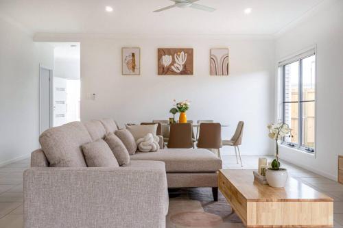 Stylish 4BR - Ripley Warm and Relaxing Escape with Parking