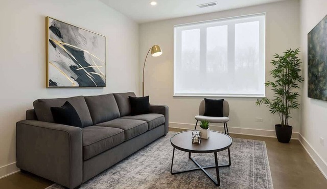 Stylish 4BR South Loop Home