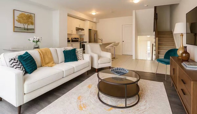Stylish 4BR Townhouse + Game Room Near Downtown