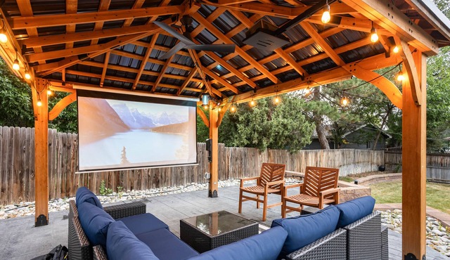 Stylish 4BR w/Hot Tub, Games, Patio in Arvada