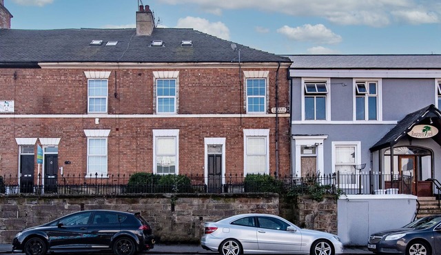 Stylish 5-Bed House Heart of Derby City Centre