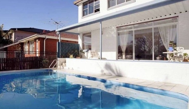 Stylish 5-Bedroom Home + Pool Near Cronulla Beach