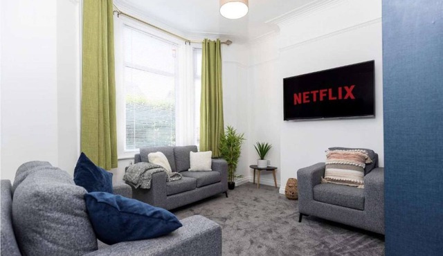 Stylish 5 bedroom house in Redcar which sleeps up to 10