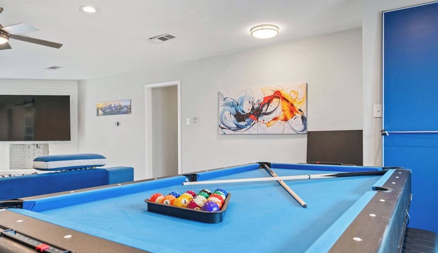 Stylish 5-Bedroom House Sleeps 16 Near Downtown Austin with Tons of Games