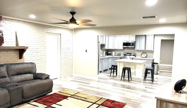 Stylish 5Bedroom/6Beds/2Bath Plenty of Parking
