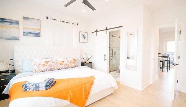 Stylish 5BR DC Retreat with Rooftop & Backyard