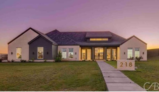 Stylish 5br gem w/outdoor theater and slide
