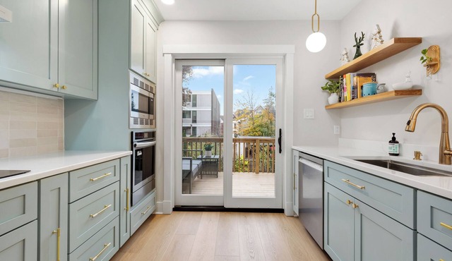 Stylish 5BR Home w/High-End Finishes @ Best Location