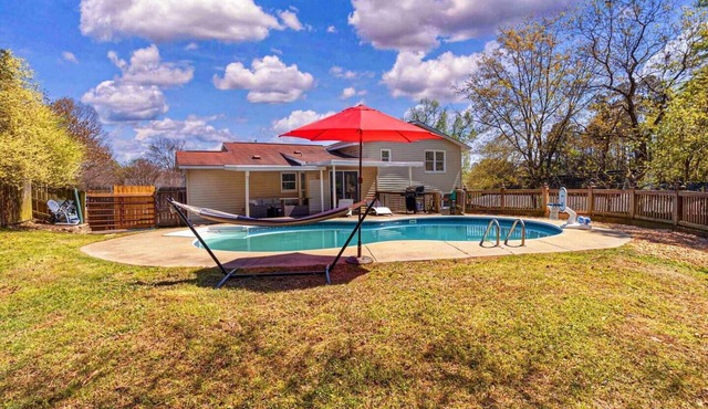 Stylish 5BR Split-Level Spacious Oasis w/Pool, BBQ & Game Room