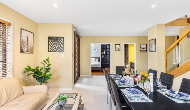Stylish 6BR Family-friendly House @ Stretton