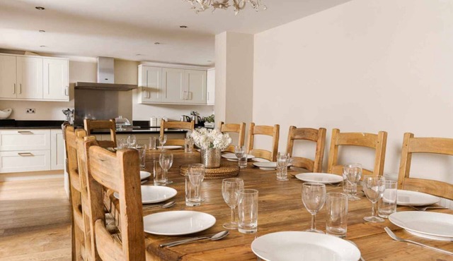 Stylish 7 bedroom Victorian townhouse in the heart of the spa town of Buxton