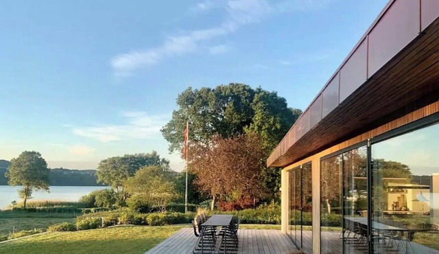 Stylish 70's villa with forest and lake view in Ry
