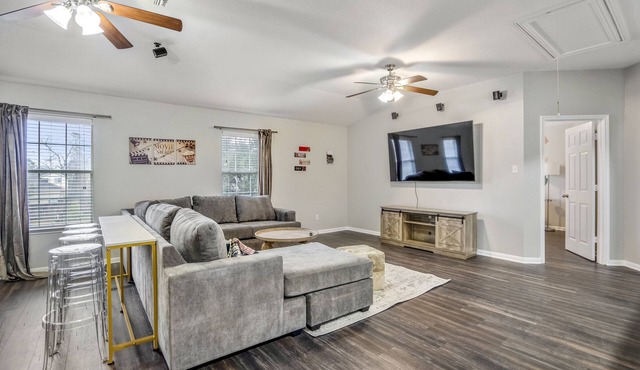 Stylish 8-Guest Getaway with Fire Pit & Modern Comforts