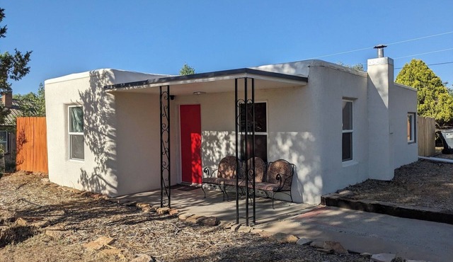Stylish Adobe house, private yard & parking in downtown Cortez