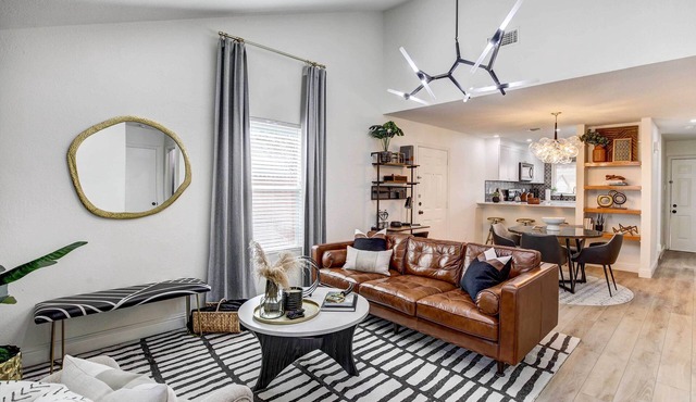 Stylish Allen Home near Watters Creek Village