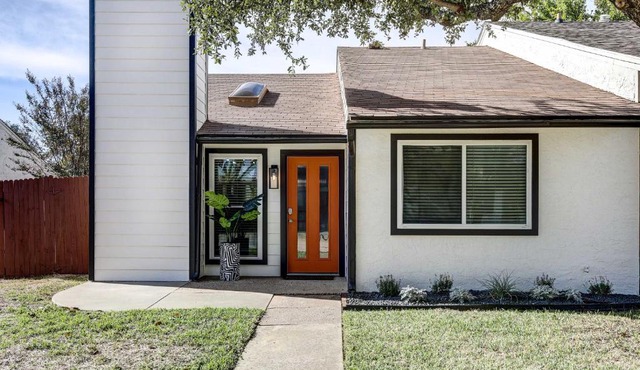 Stylish Allen Home near Watters Creek Village