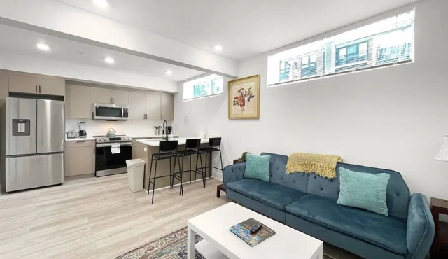 Stylish and Bright 2BR Unit in DC