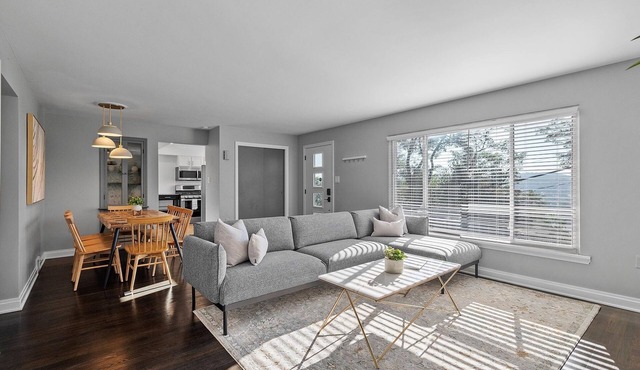 Stylish and Bright 3Bedroom Home, Amazing Deck, Game Room