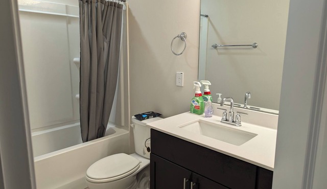 Stylish and charming 2-bedroom house with AC and WiFi in Mebane