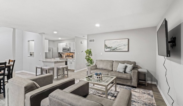 Stylish and Comfortable 3-Bedroom Townhome in Overland Park with WIFI and Pool!
