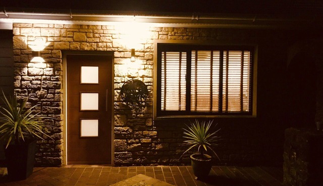 Stylish and Comfortable Retro Annexe - 1km from the heart of Sherborne