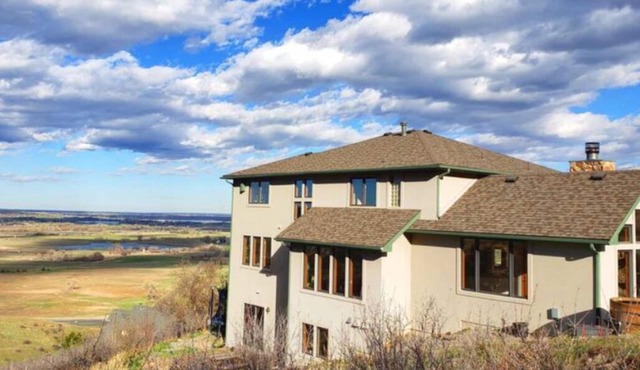 Stylish and Comfortable Apartment with Vast Views & Hot Tub