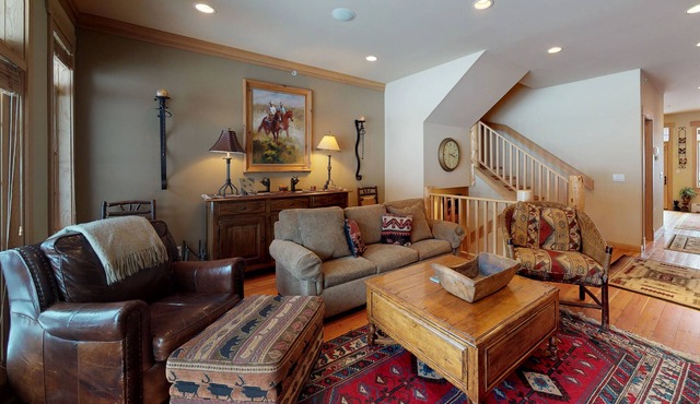 Stylish and comfortable condo w/ private hot tub & shared pool