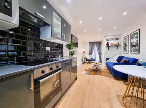 Stylish and cosy 2 apartment in London w private parking