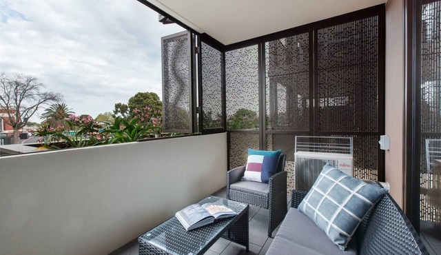 Stylish and Cosy A Mid Century Caulfield Retreat