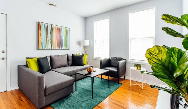 ❤️ Stylish and Cozy 2BR in Logan Square!