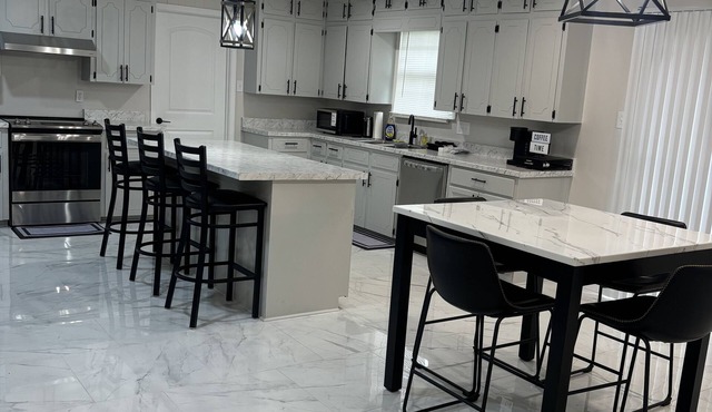 Stylish and cozy fully renovated 3BR house near shops and dining in Blytheville.