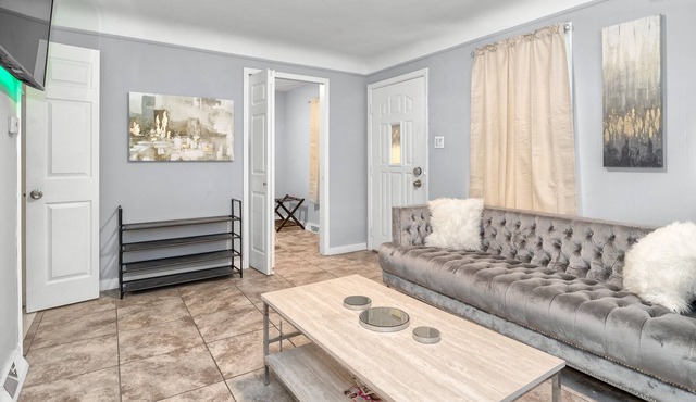 Stylish and Cozy Home | Pet Friendly