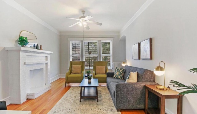 Stylish and Expansive 2BR Apt with Balcony - Buckingham 3