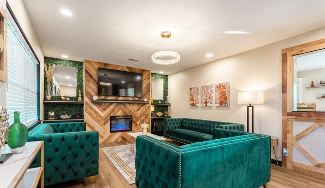 Stylish and funky, minutes away from everything NWA has to offer!