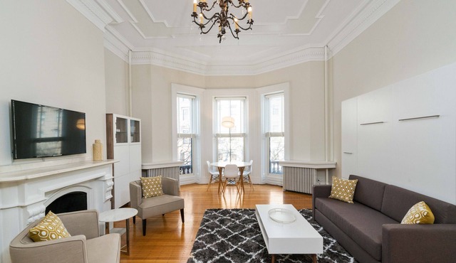 Stylish and Huge Studio in the heart of Back Bay