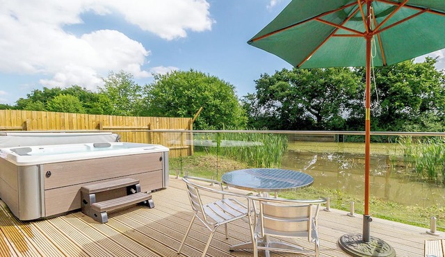 Stylish and luxurious open plan lodge with underfloor heating and smart TV.