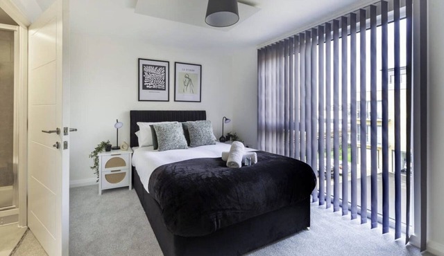 Stylish and Modern Flat 2 Min Walk to Ashford Outlet