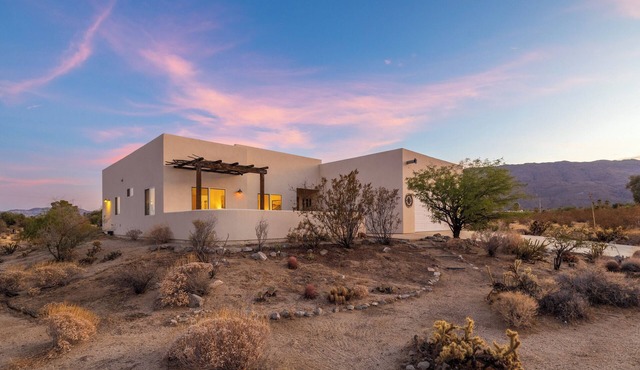 Stylish and Private Adobe Retreat with Views in Borrego Springs/Anza Borrego