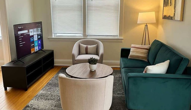 Stylish and Roomy 2BR in Chicago