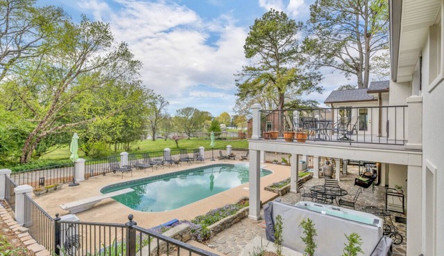 Stylish and spacious with pool, hot tub, and lakefront