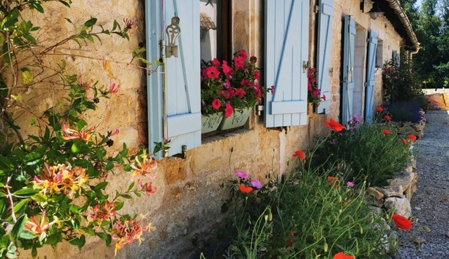 STYLISH AND SPACIOUS RURAL GITE WITH EXCLUSIVE POOL AND LARGE ENCLOSED GARDEN